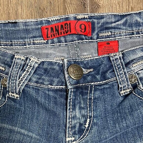 super cute distressed and embroidered y2k capri pants - Picture 8 of 8